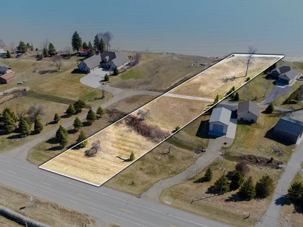 4480 Lakeshore Rd, Deckerville, MI 48427