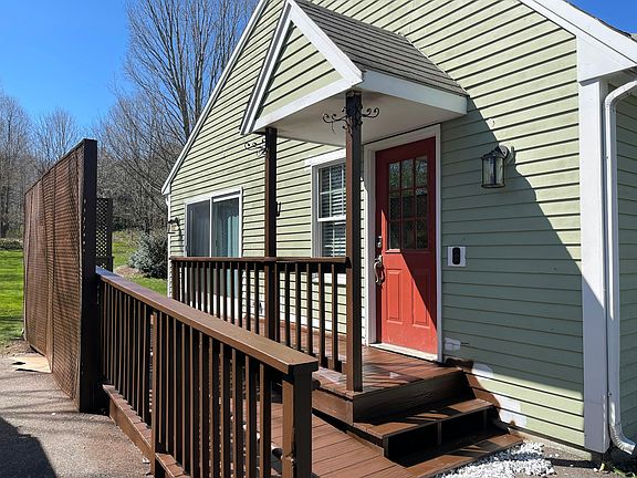 Private Entrance with Driveway