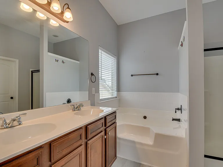 805 Erika Ln — Photo 17