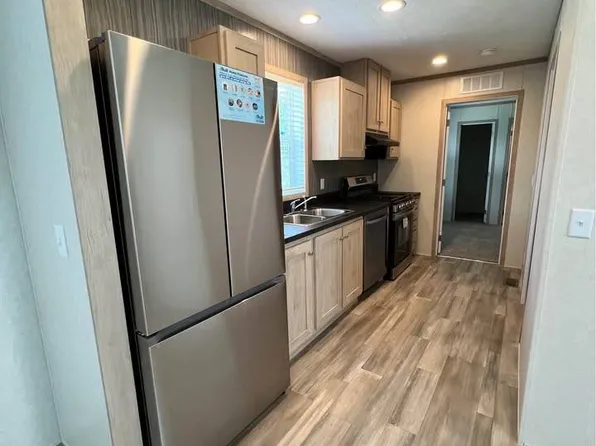 101 Cotts Dr, North Sioux City, SD 57049