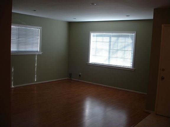 2nd image of 23933 Vanowen St