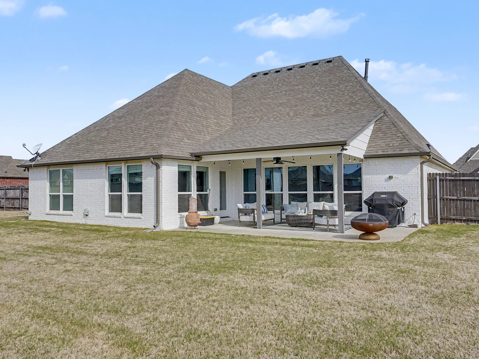 5 bed, 3.5 bath, 2850 sqft, $4,500 — Photo 3
