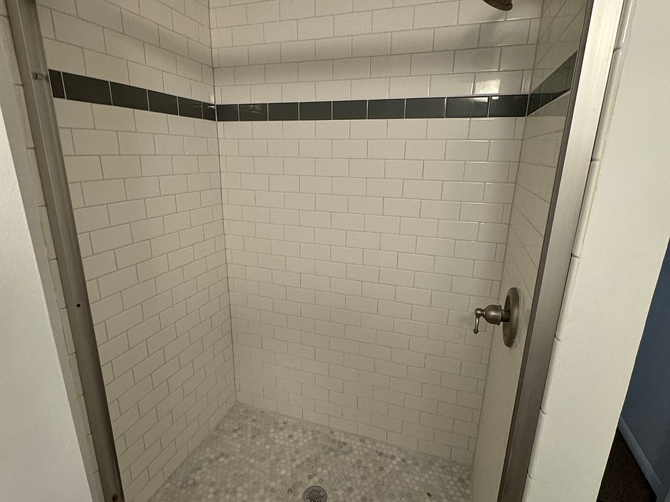 1st image of 1103 N Hermitage Ave #1R