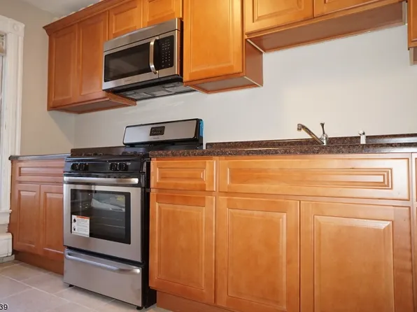 129 W 3rd Ave, Roselle, NJ 07203