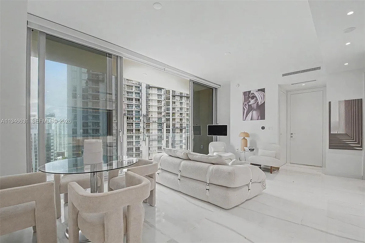 Building Photo - 300 Biscayne Boulevard Way #2808