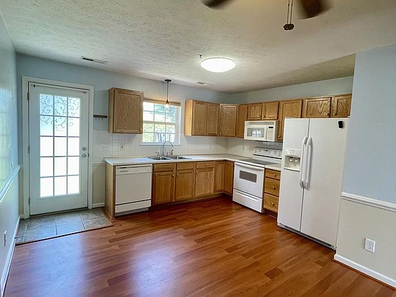 4th image of 1069 Blue Ridge View Cir #1