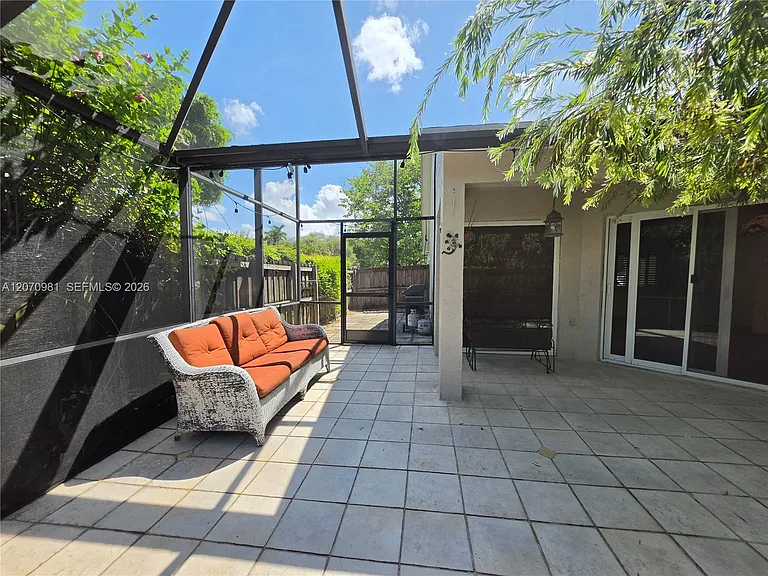 10076 NW 51st Ter — Photo 23