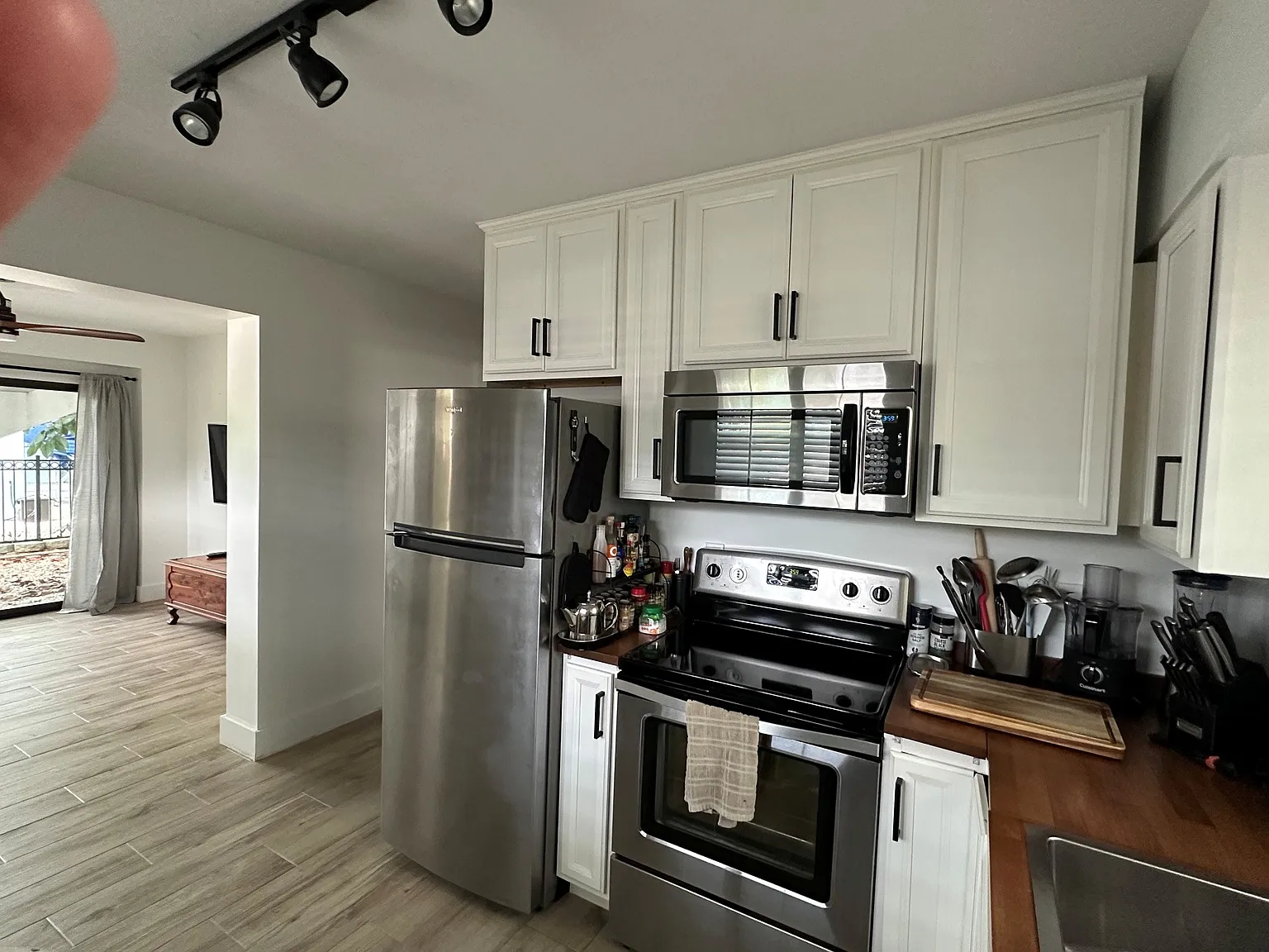 1 bed, 750 sqft, $2,100 — Photo 3