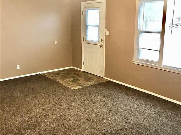 3rd image of 410 W Poe St