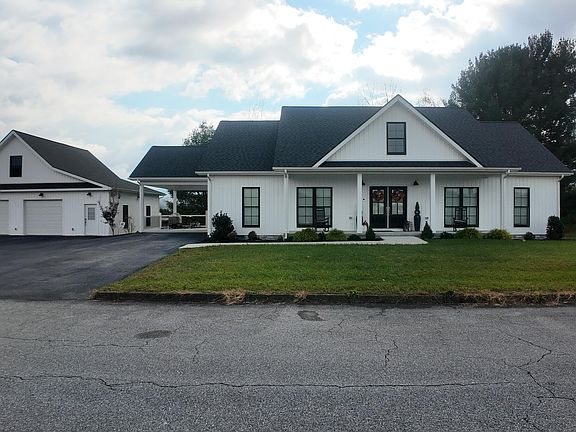 4th image of 210 Lake View Estates Dr