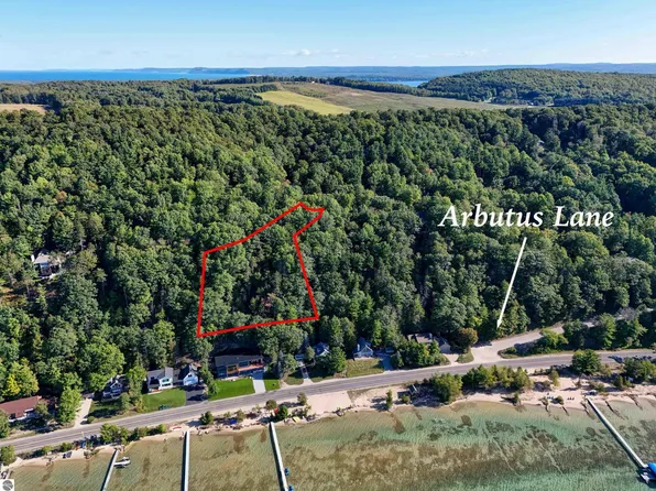 Arbutus Ln, Beulah, MI 49617