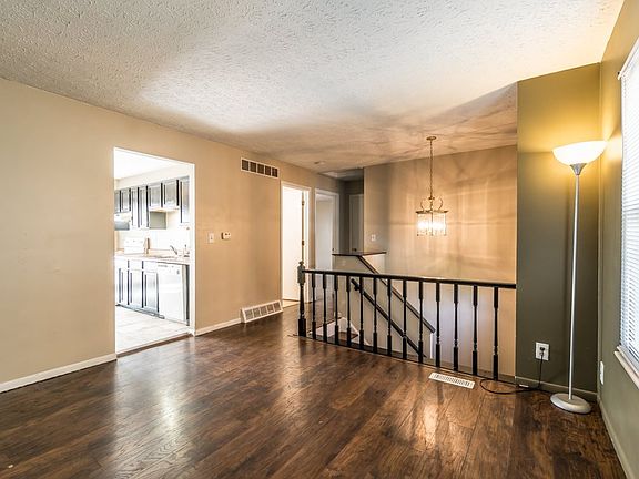 3rd image of 6168 Strawberry Ln