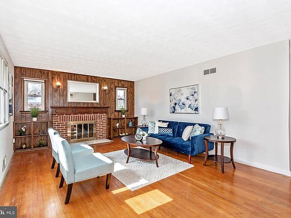 3rd image of 25124 Oak Dr