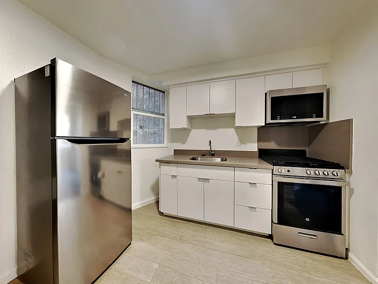 677 Ellis St — Photo 3