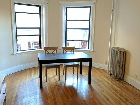 4th image of 122 Park St #0p14tk3r2