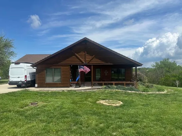 7652 Lake Ridge Pkwy, Ozawkie, KS 66070