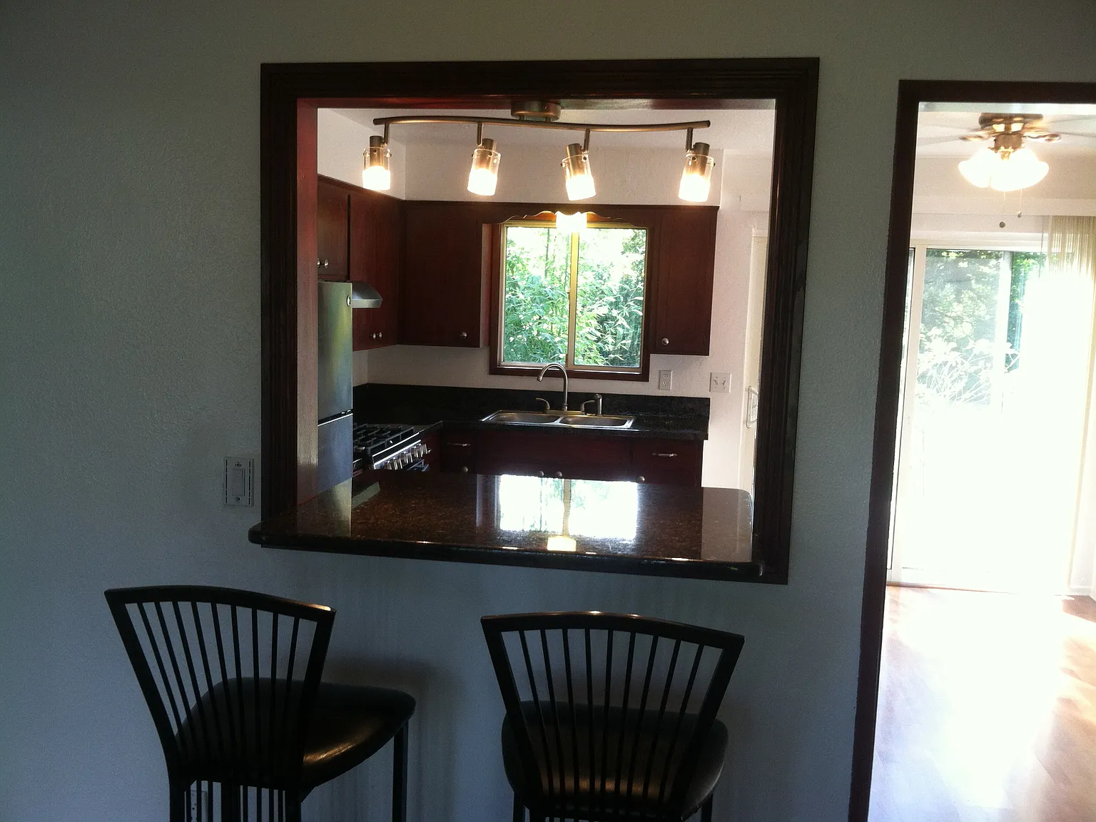 2 bed, 900 sqft, $1,600 — Photo 4