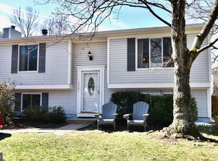 8281 Raindrop Way, Springfield, VA 22153