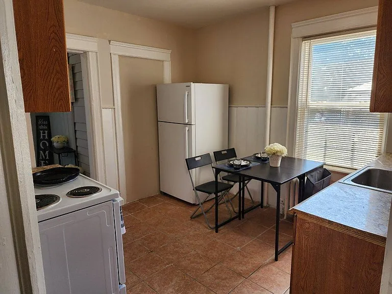 832 Calhoun Ave #1R — Photo 3