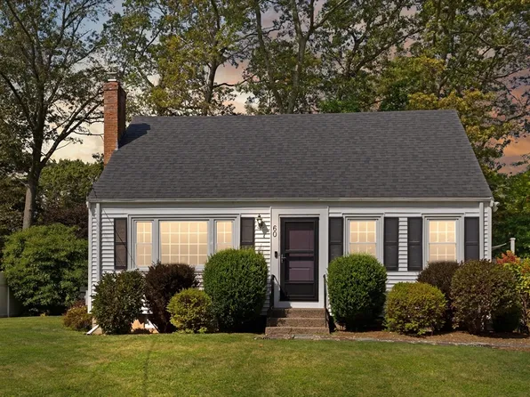 60 School St, Plainville, MA 02762