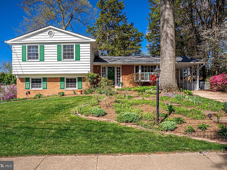 1st image of 4828 King Richard Dr