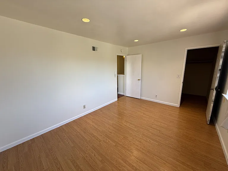 2659 Glen Loman Way — Photo 16