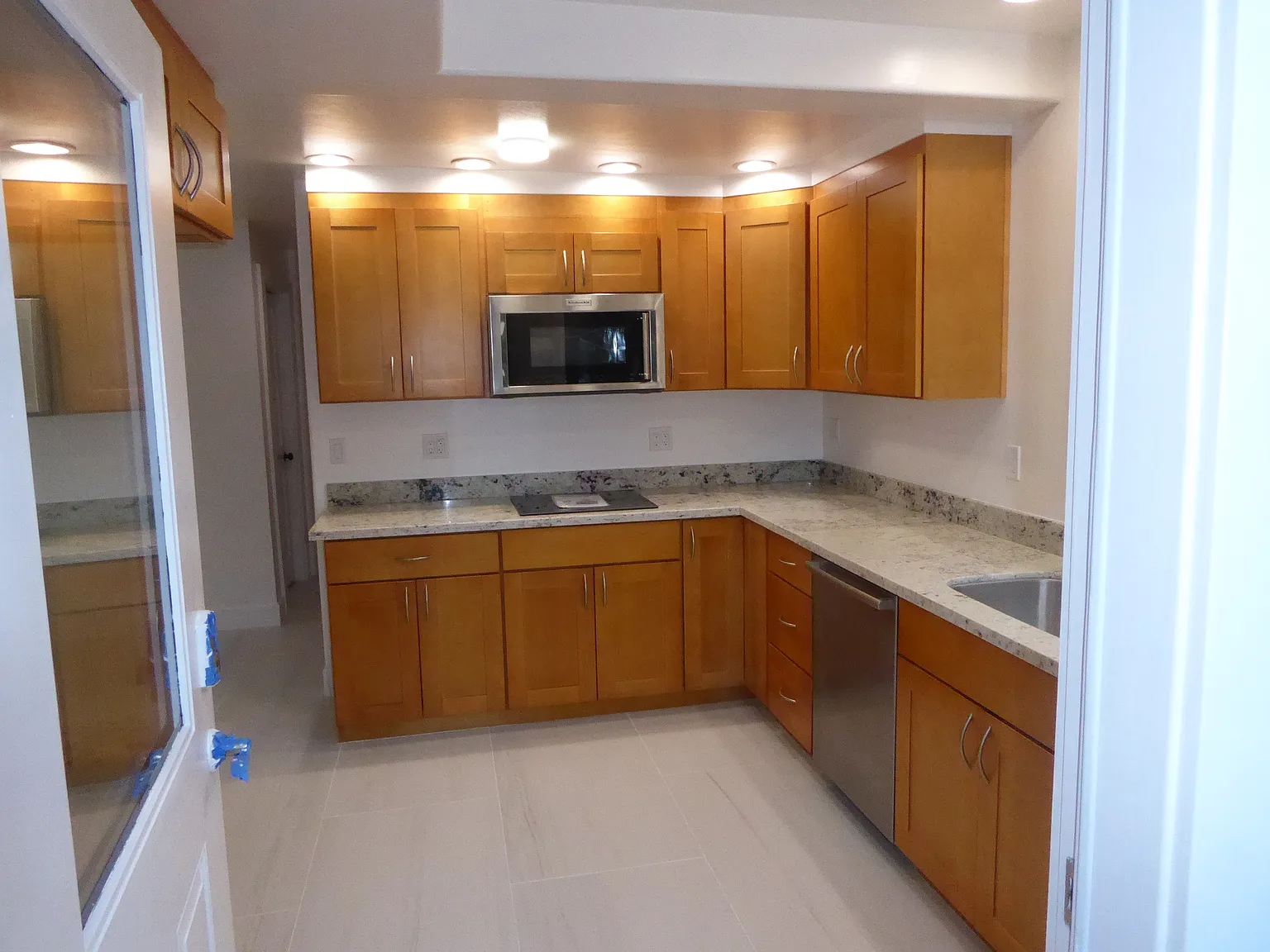 2 bed, 1025 sqft, $4,500 — Photo 2