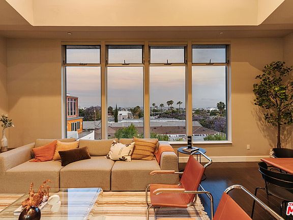 4th image of 1250 N Harper Ave #Penthouse 421