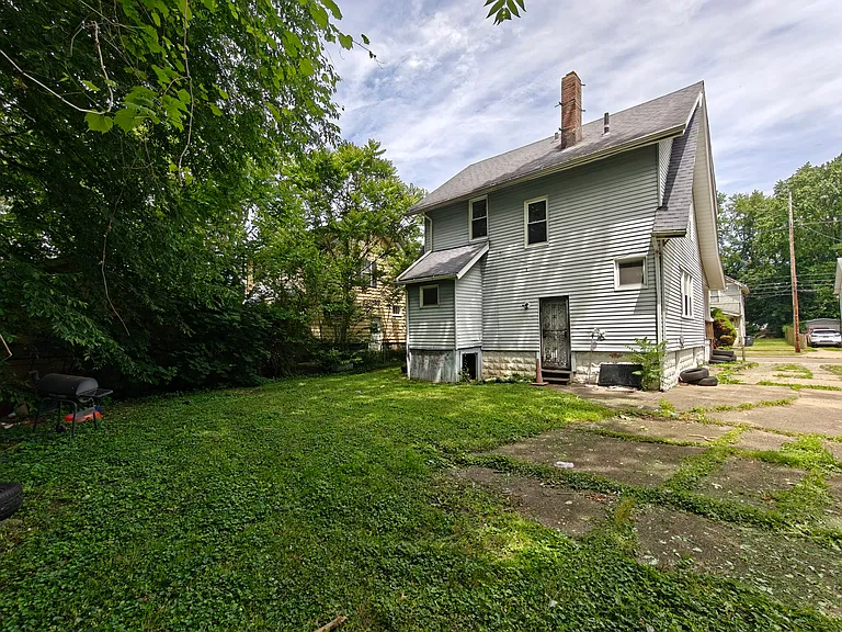 1024 Whittier Ave — Photo 3