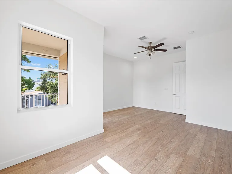 1428 SW 4th Ave #1428 — Photo 13