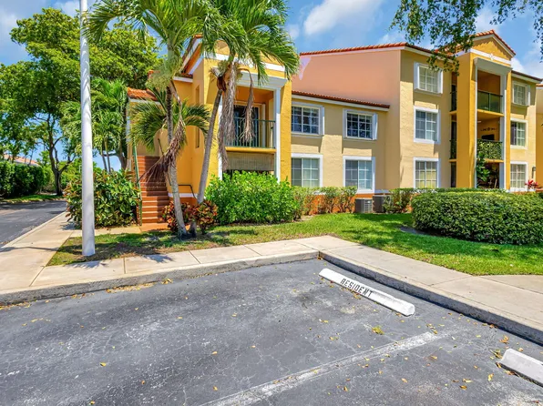 120 Yacht Club Way #208, Hypoluxo, FL 33462