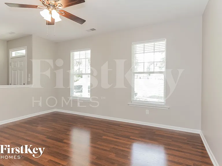 2607 Winding River Dr — Photo 4