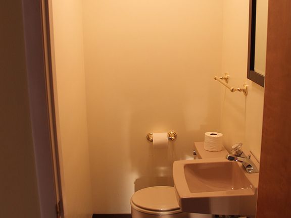 5th image of 69 Louise Dr