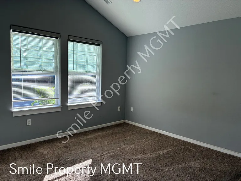 19416 SE River Rd — Photo 7