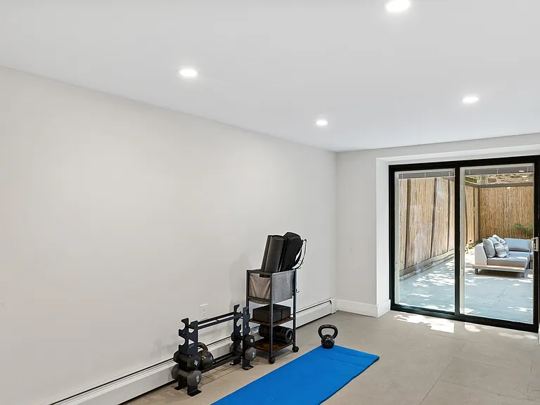528 W 175th St #1 — Photo 32