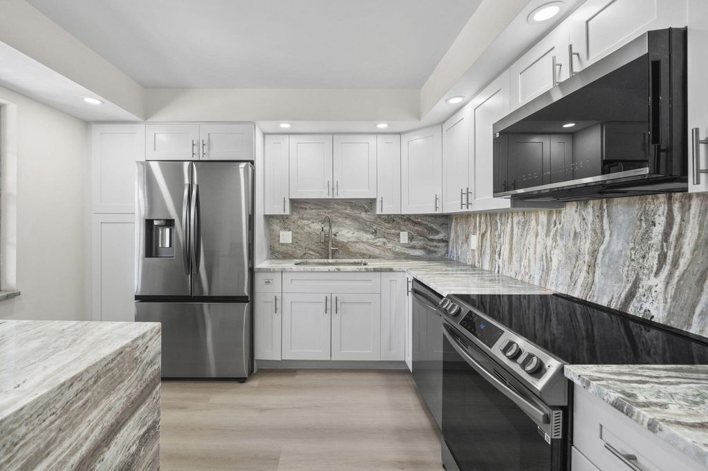 4020 W PALM AIRE Drive #408, photo 2