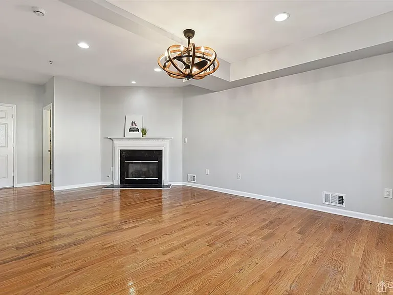 194 Pinelli Dr — Photo 7