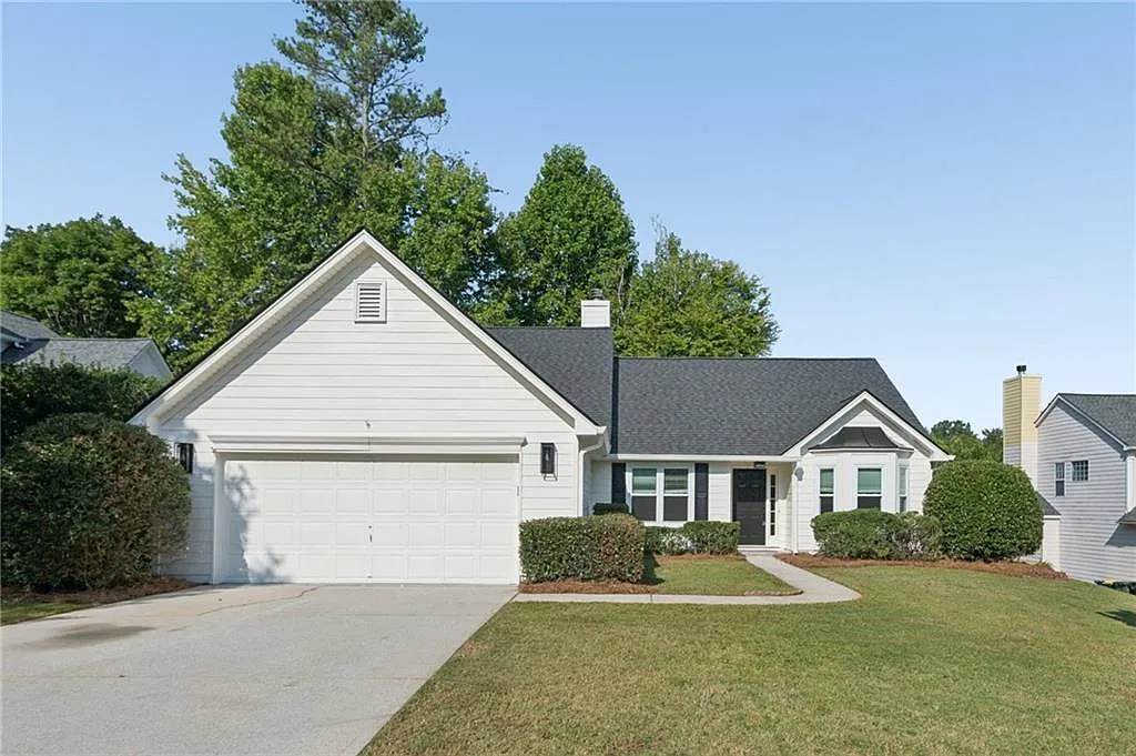 4 bed, 2.0 bath, 1880 sqft, $2,500 — Photo 1