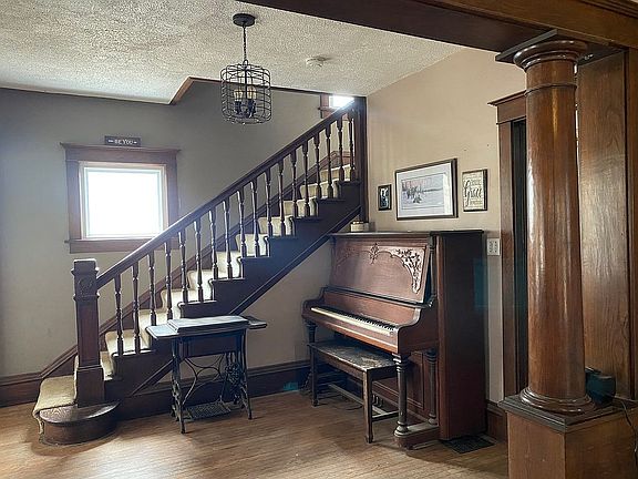 3rd image of 504 Logan St