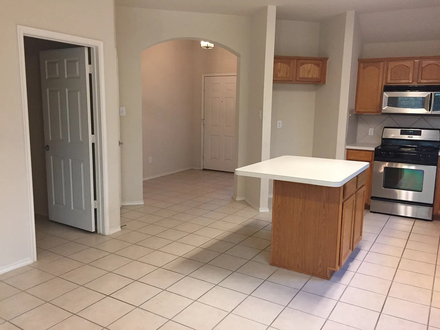 3 bed, 1637 sqft, $2,250 — Photo 3