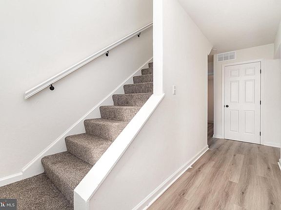 4th image of 619 Saint Marys Dr