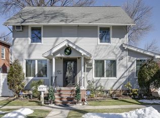 15105 32nd Ave, Flushing, NY 11354