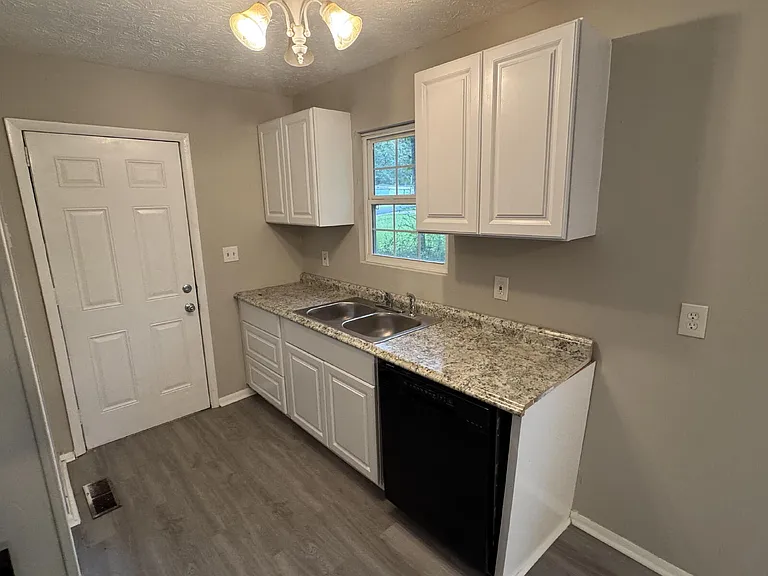 311 Coleman Ln — Photo 13