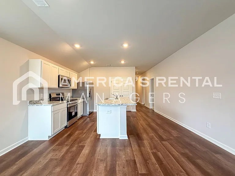 176 Dogwood St — Photo 7