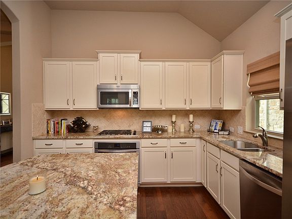 3rd image of 4300 Vista Verde Dr
