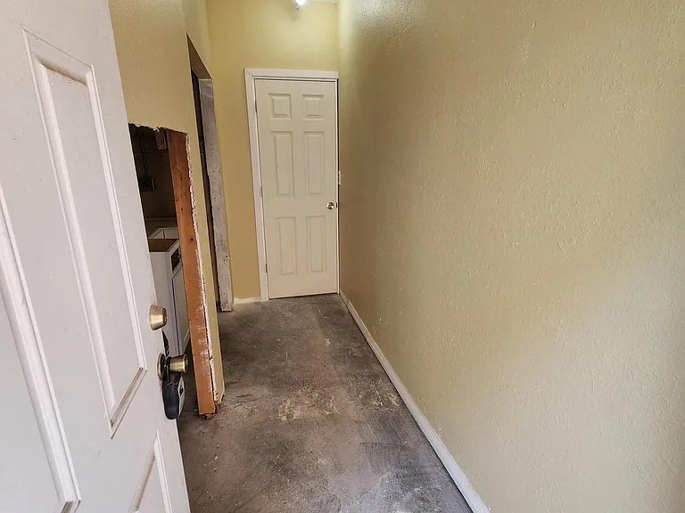 721 E 8th St #1 — Photo 2
