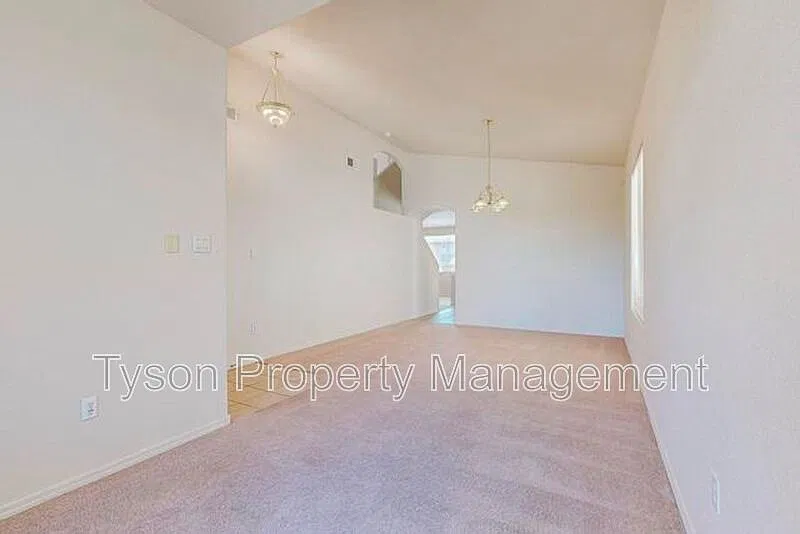 3 bed, 2.5 bath, 2189 sqft, $2,295 — Photo 4