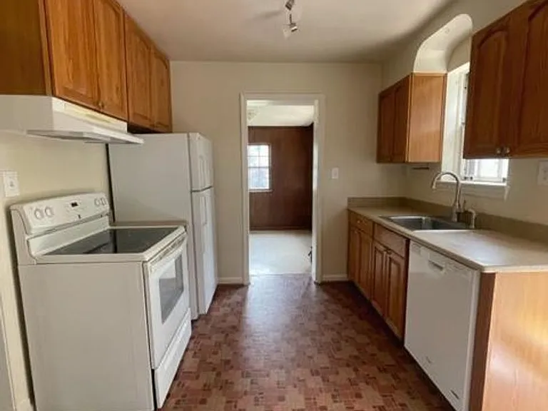 4408 Glenridge St — Photo 16