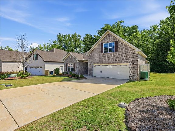 2nd image of 2698 Sophia Ct