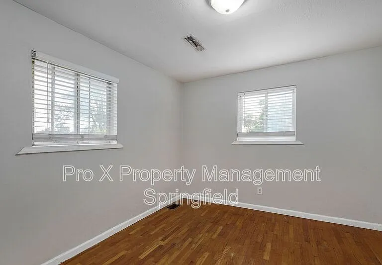 2929 E University St #5 — Photo 11
